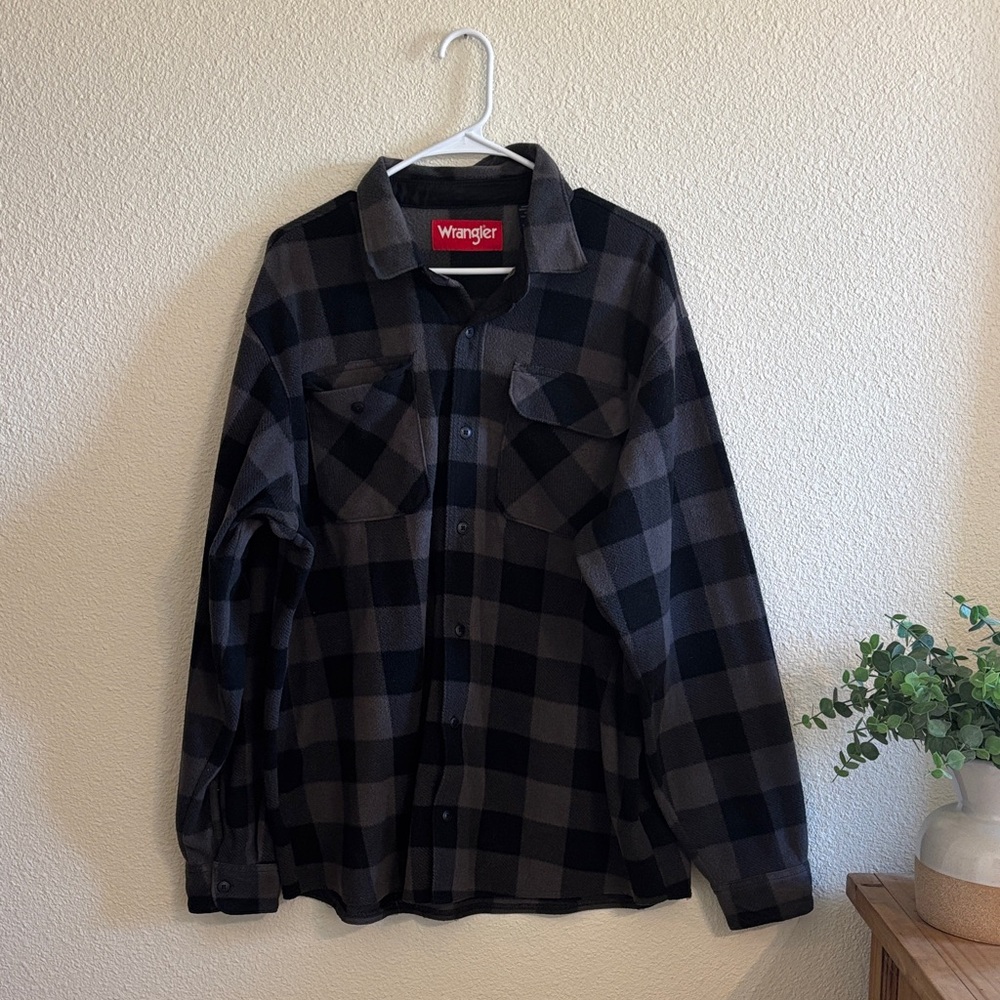 Wrangler Checkered Black and Gray Fleece Shirt